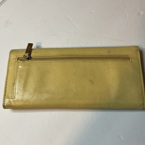 Hobo yellow long magnetic snap closure wallet - Picture 2 of 6